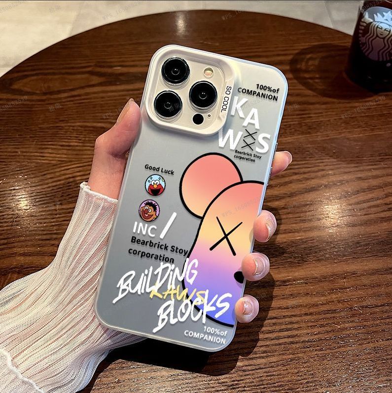 Funda de teléfono con acabado plateado cromado